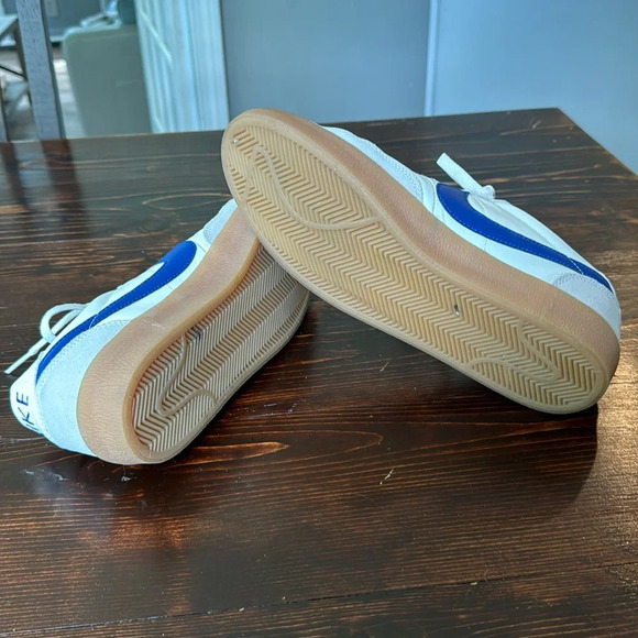 Nike Men’s white/grey with Blue Nike accent shoes - Size 8 - Picture 6 of 6